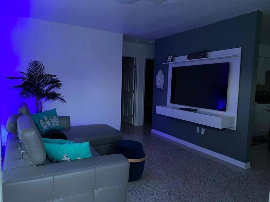 Stayover In Miami Home 2Br - 1Bth - Free Parking エクステリア 写真
